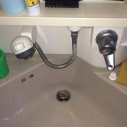洗面台のシャワー付きシングルレバー水栓埋め込み型
