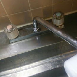 台所の台付きツーハンドル混合水栓